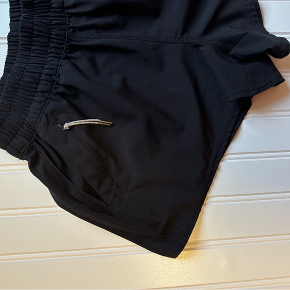 Vuori Dash Shorts - Picture 6 of 9